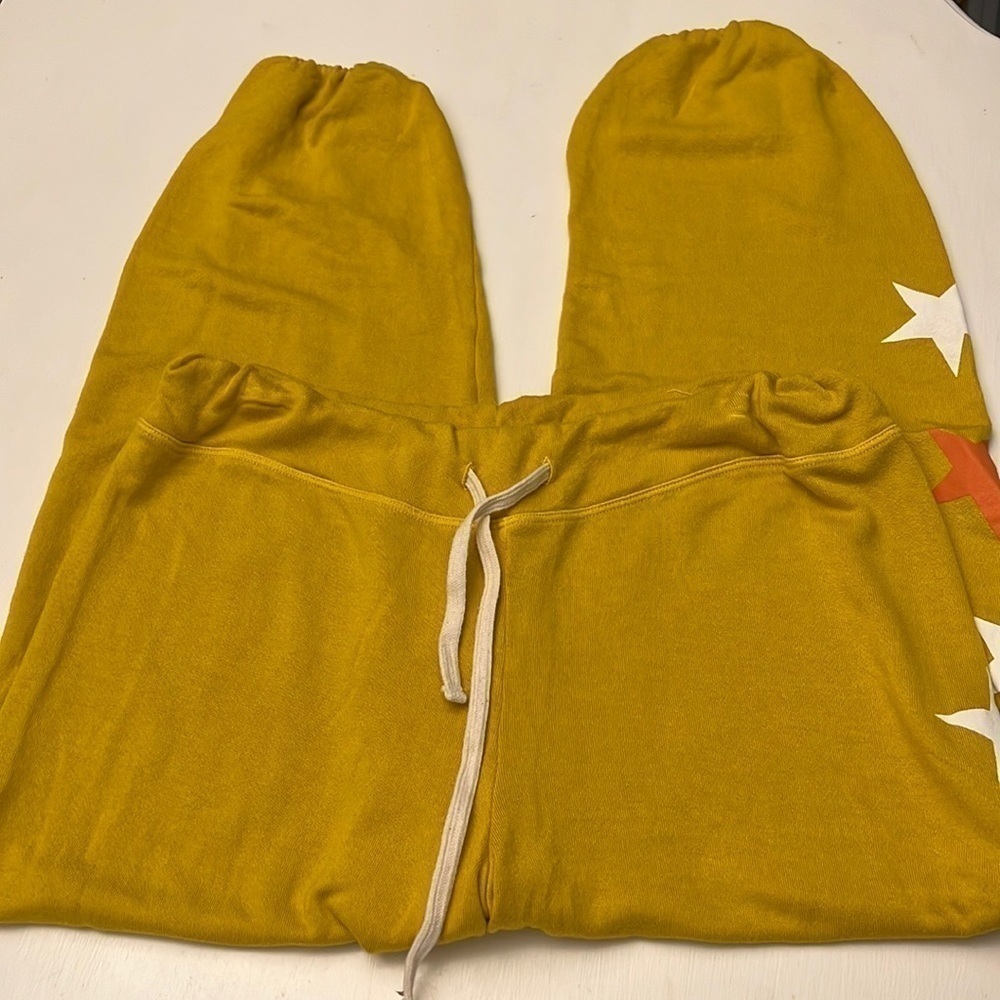 Sundry Joggers Stars Basic Sweatpants NEW NWOT Size 1 Small Mustard Yell…